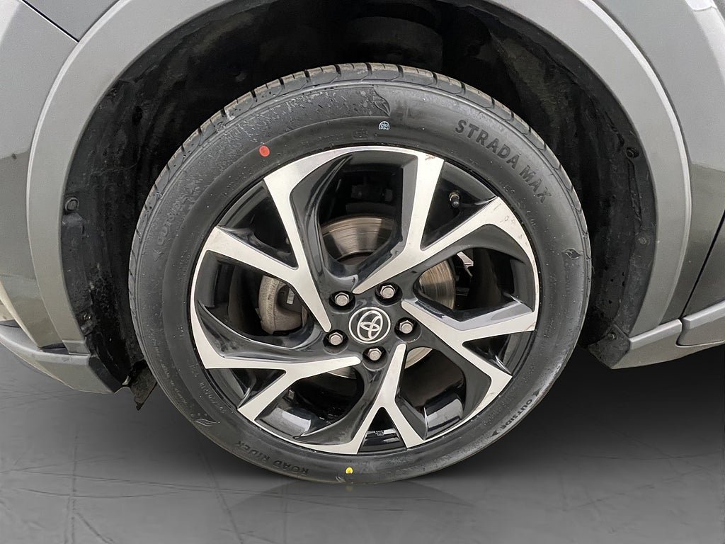 Vehicle Image 25