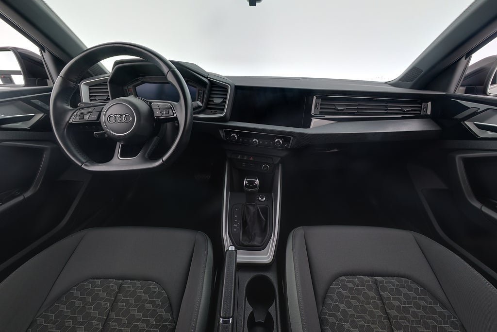 Vehicle Image 12