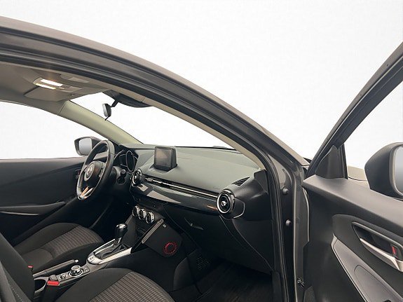Vehicle Image 25