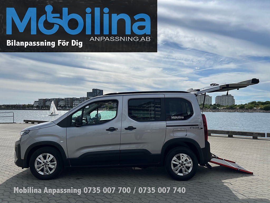 Vehicle Image 9