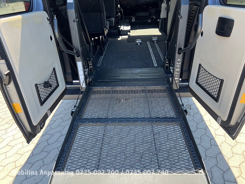 Vehicle Image 17