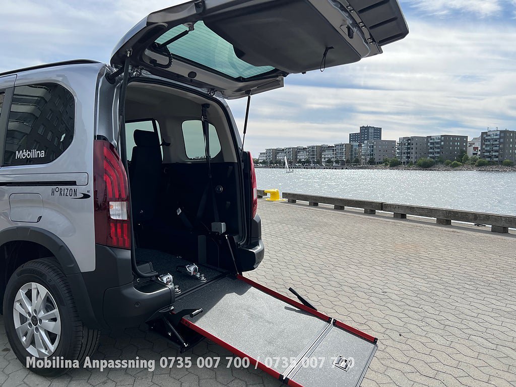Vehicle Image 24
