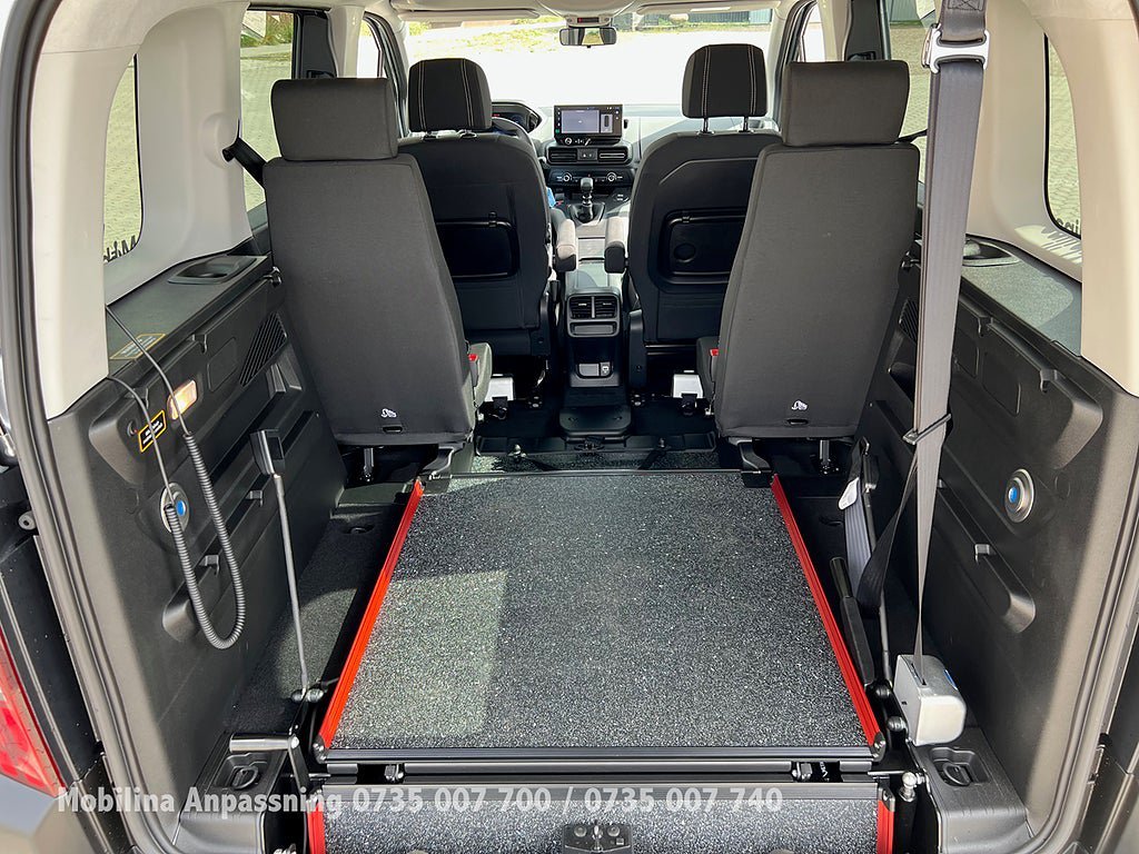Vehicle Image 25