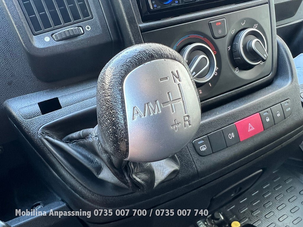 Vehicle Image 29