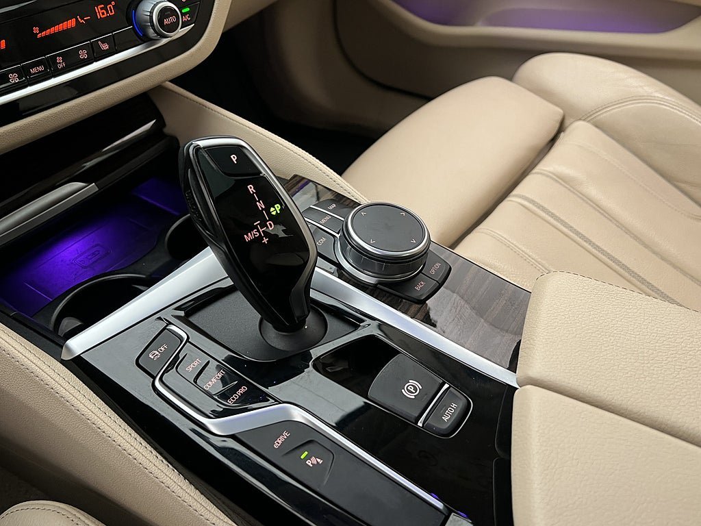 Vehicle Image 32