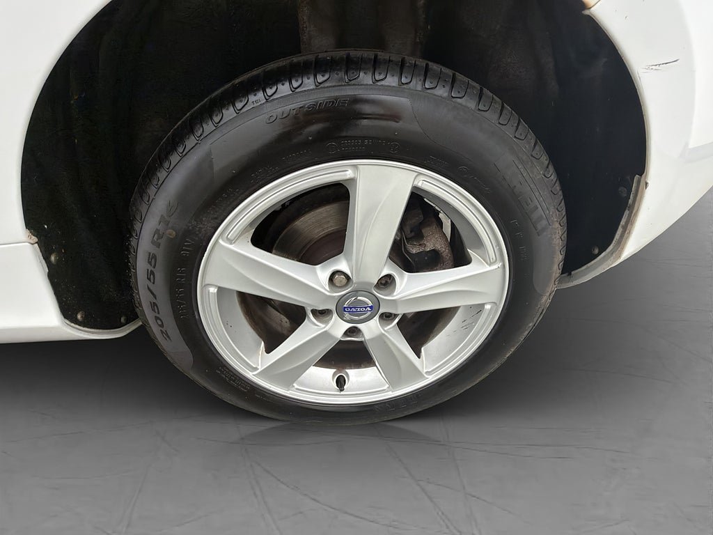 Vehicle Image 25