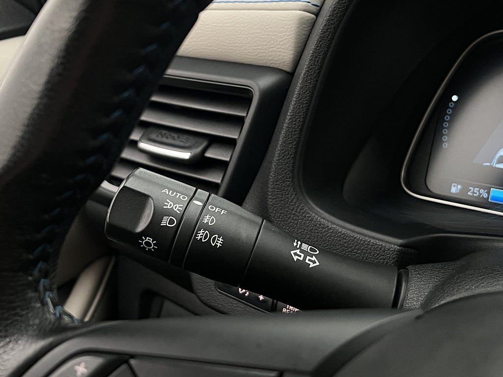 Vehicle Image 25