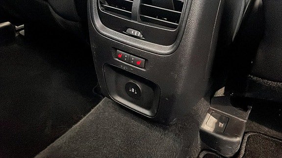 Vehicle Image 26