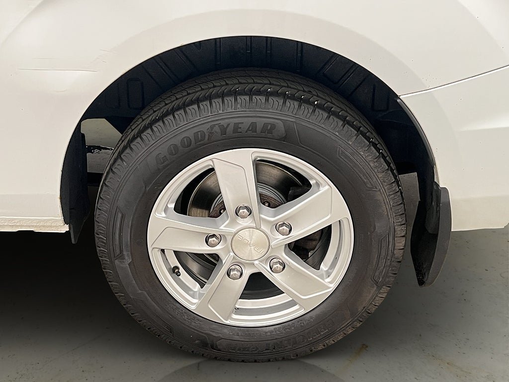 Vehicle Image 11