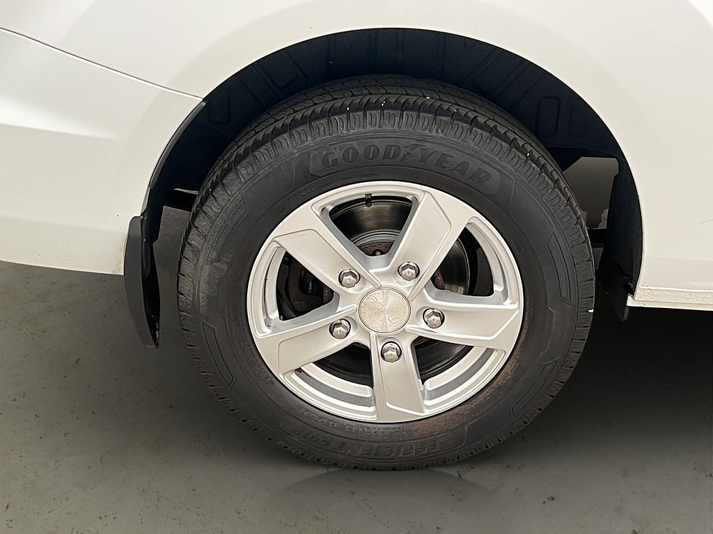 Vehicle Image 12