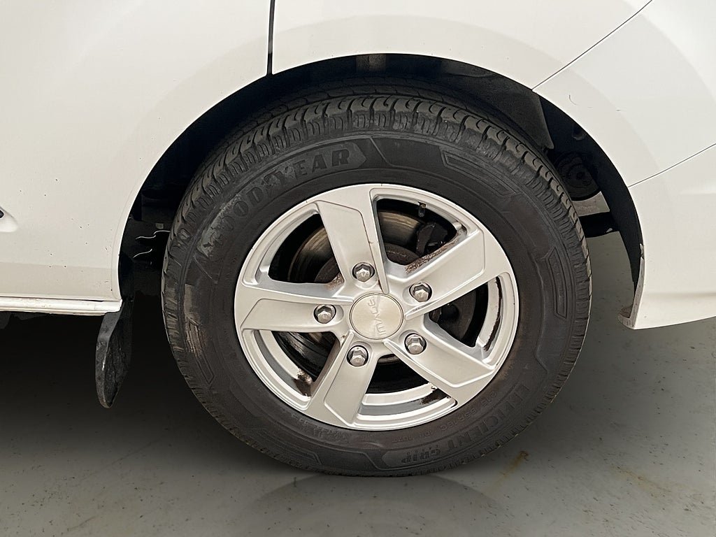 Vehicle Image 13