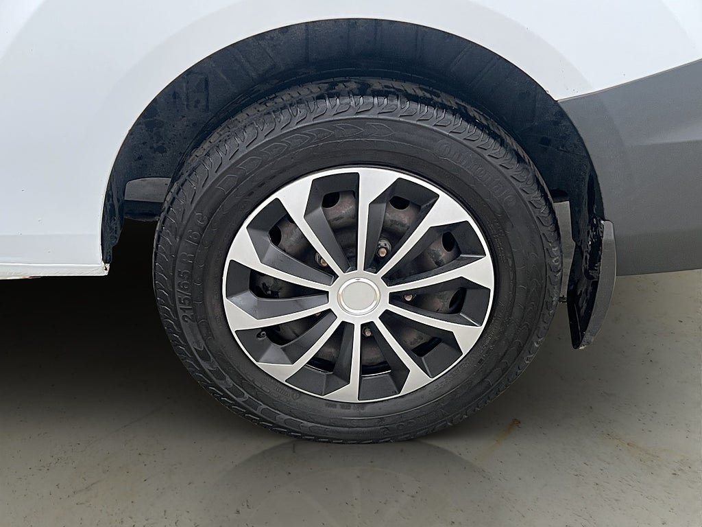 Vehicle Image 28