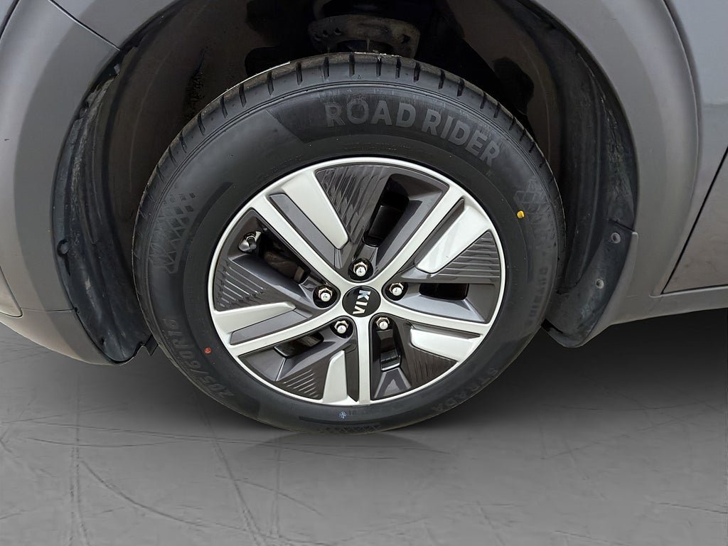 Vehicle Image 32