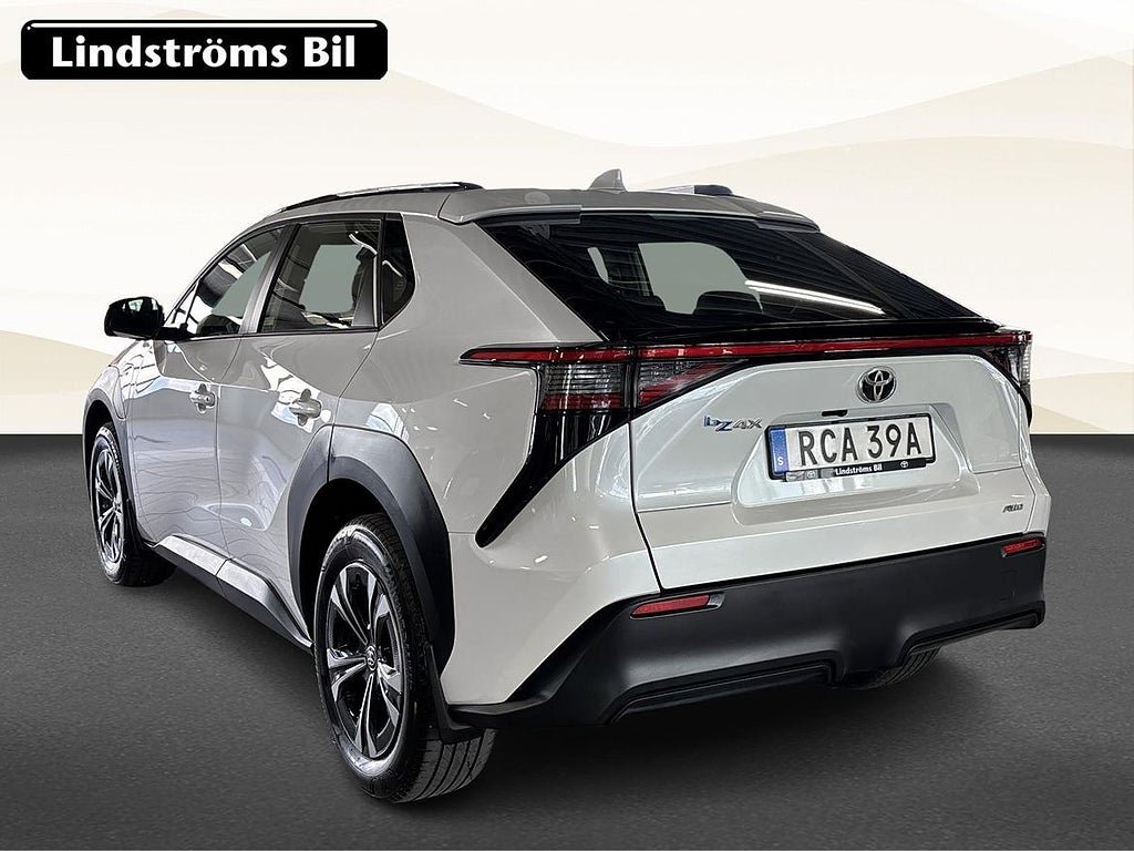 Vehicle Image 4