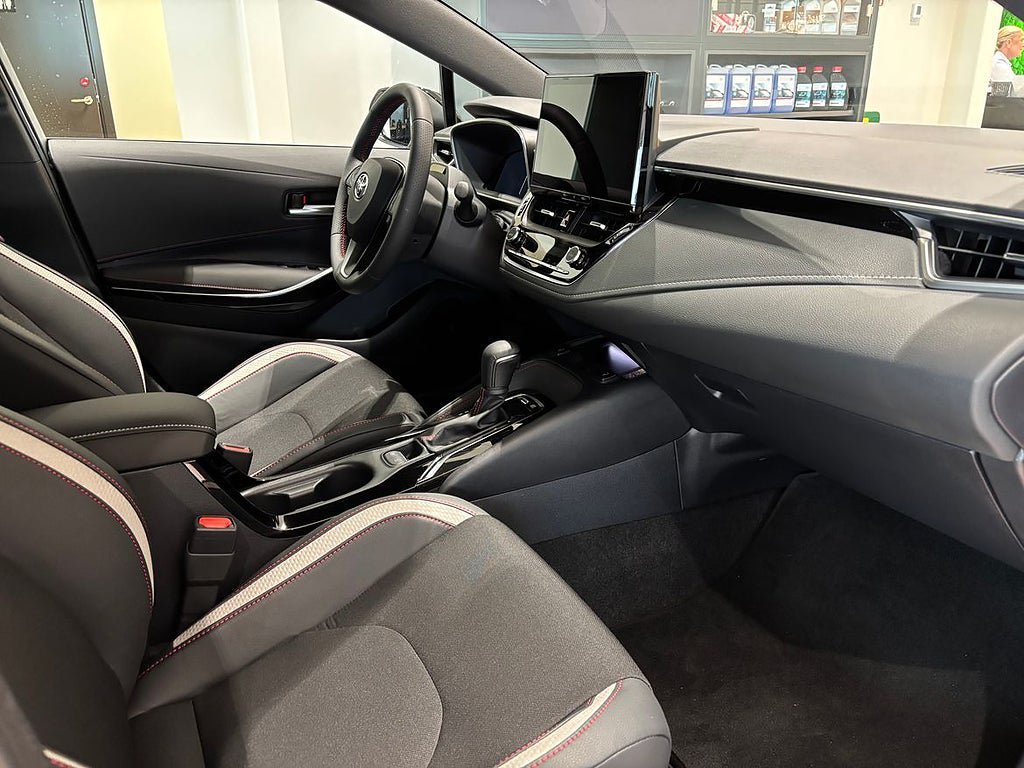 Vehicle Image 11