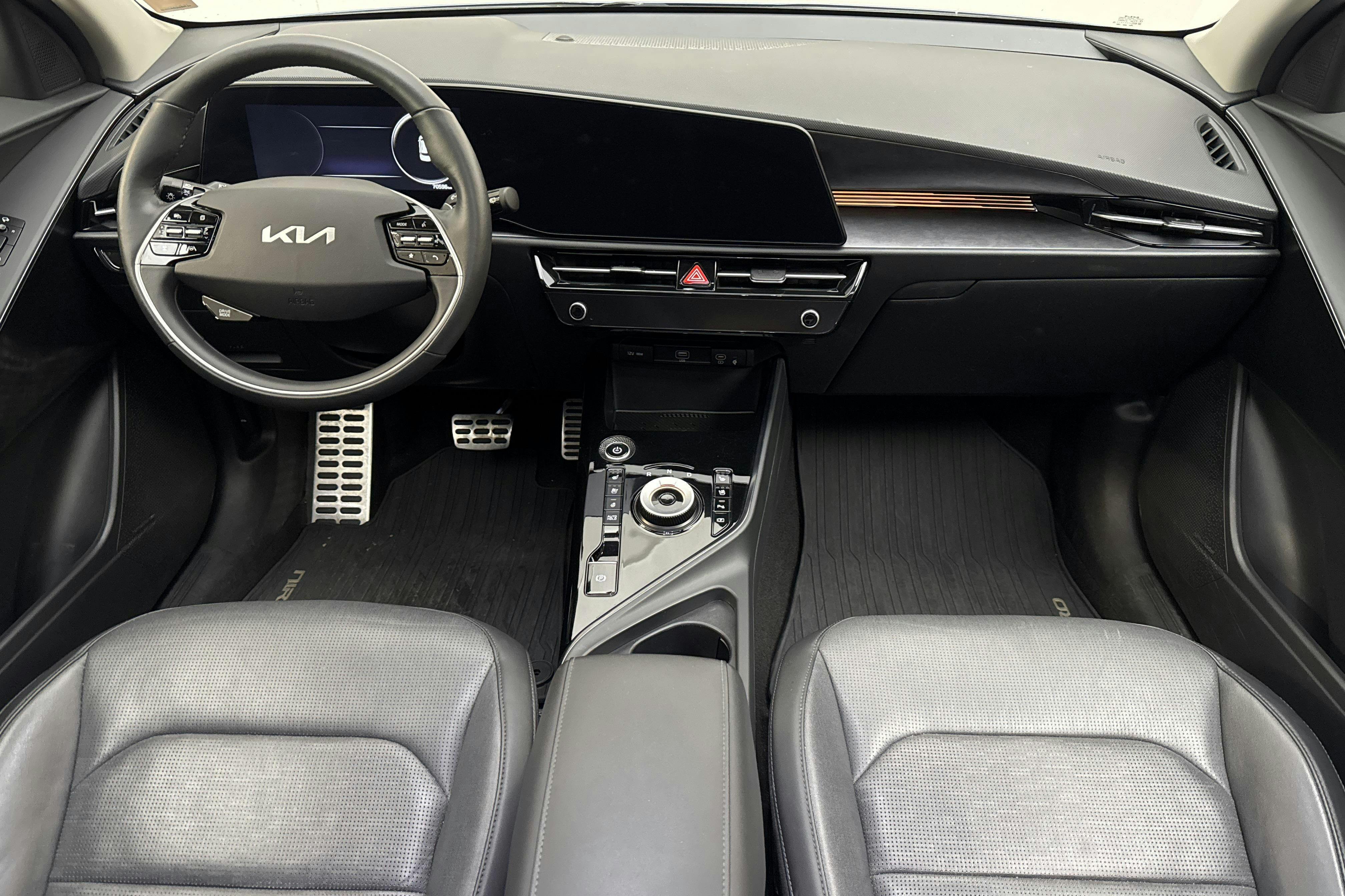Vehicle Image 6