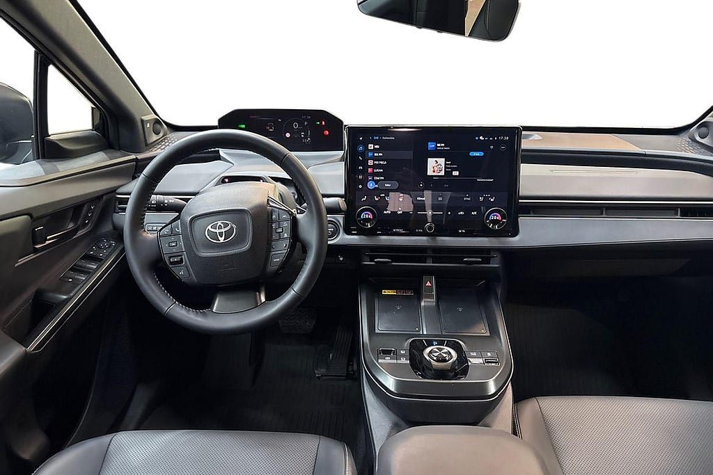 Vehicle Image 9