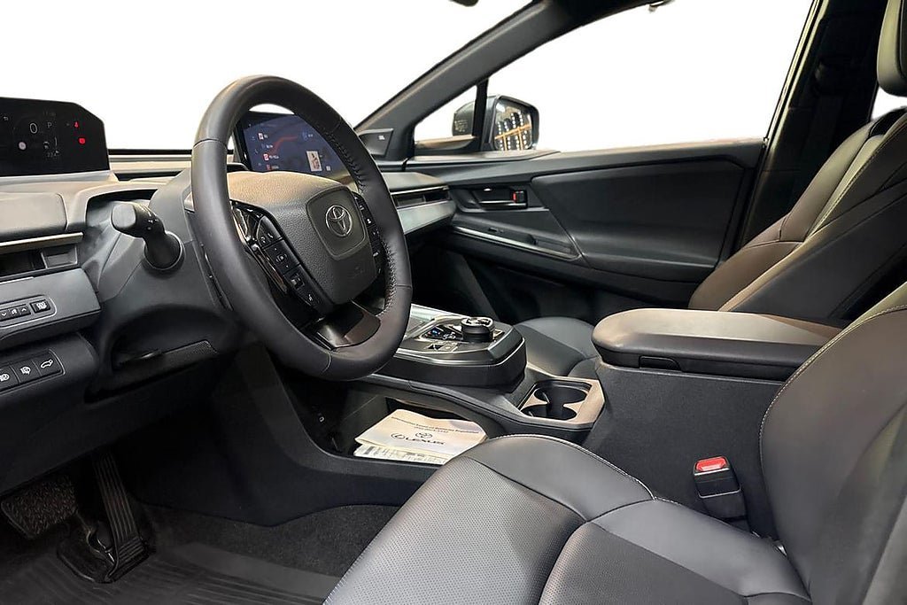Vehicle Image 13
