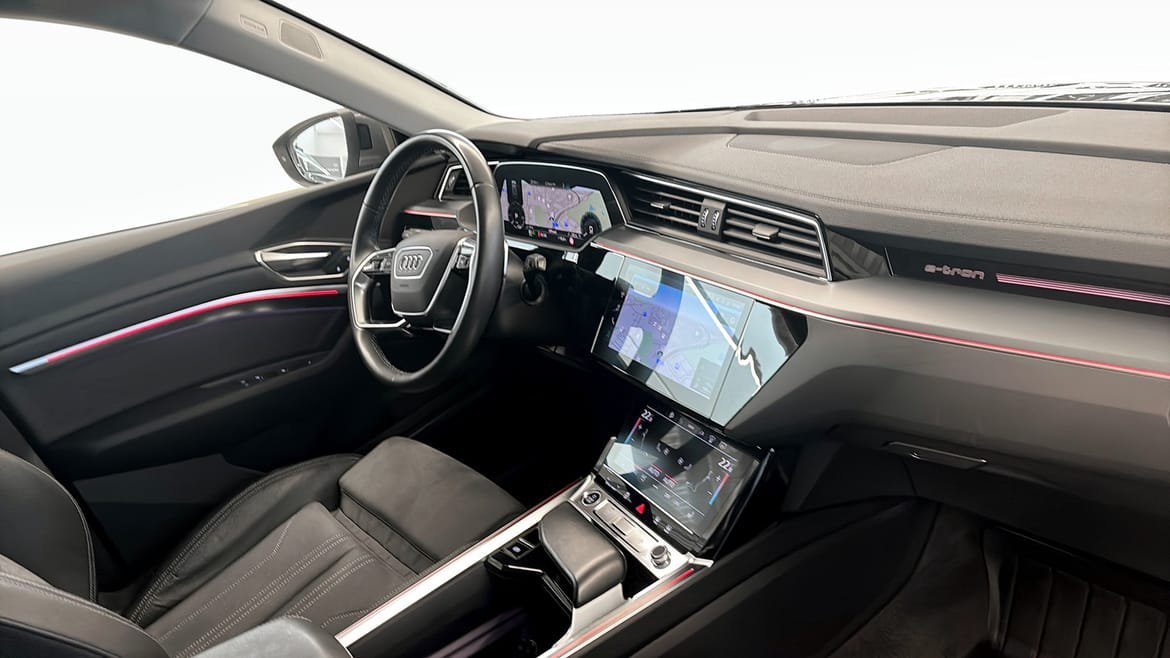Vehicle Image 12