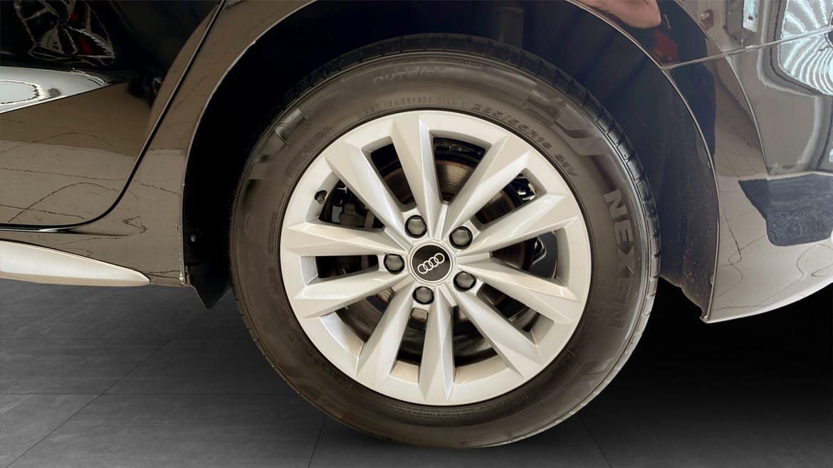 Vehicle Image 6
