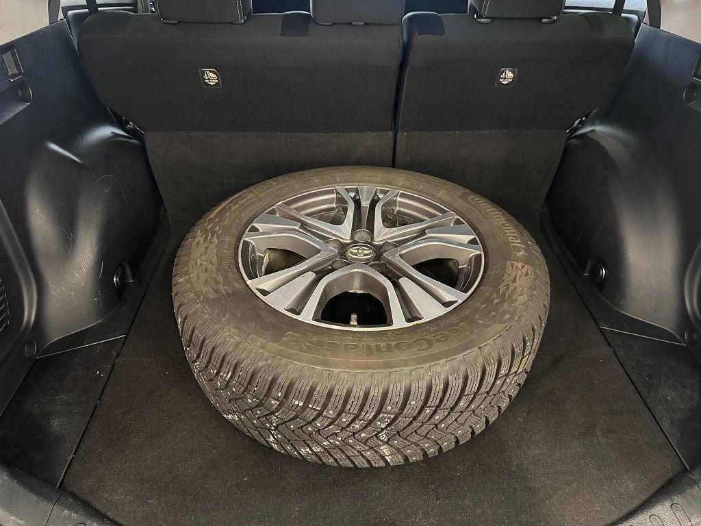 Vehicle Image 12