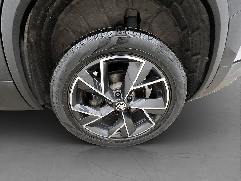Vehicle Image 32