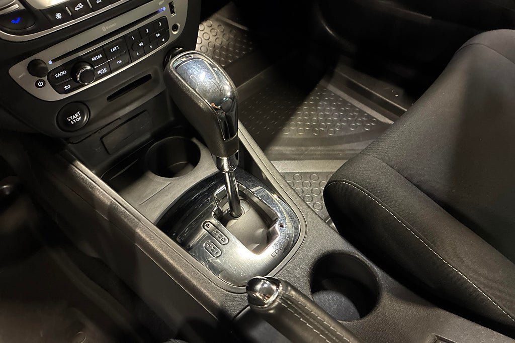 Vehicle Image 25