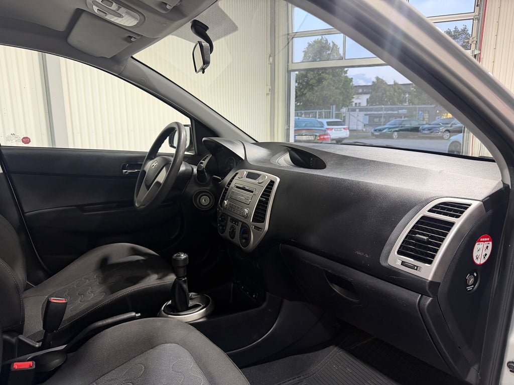 Vehicle Image 10