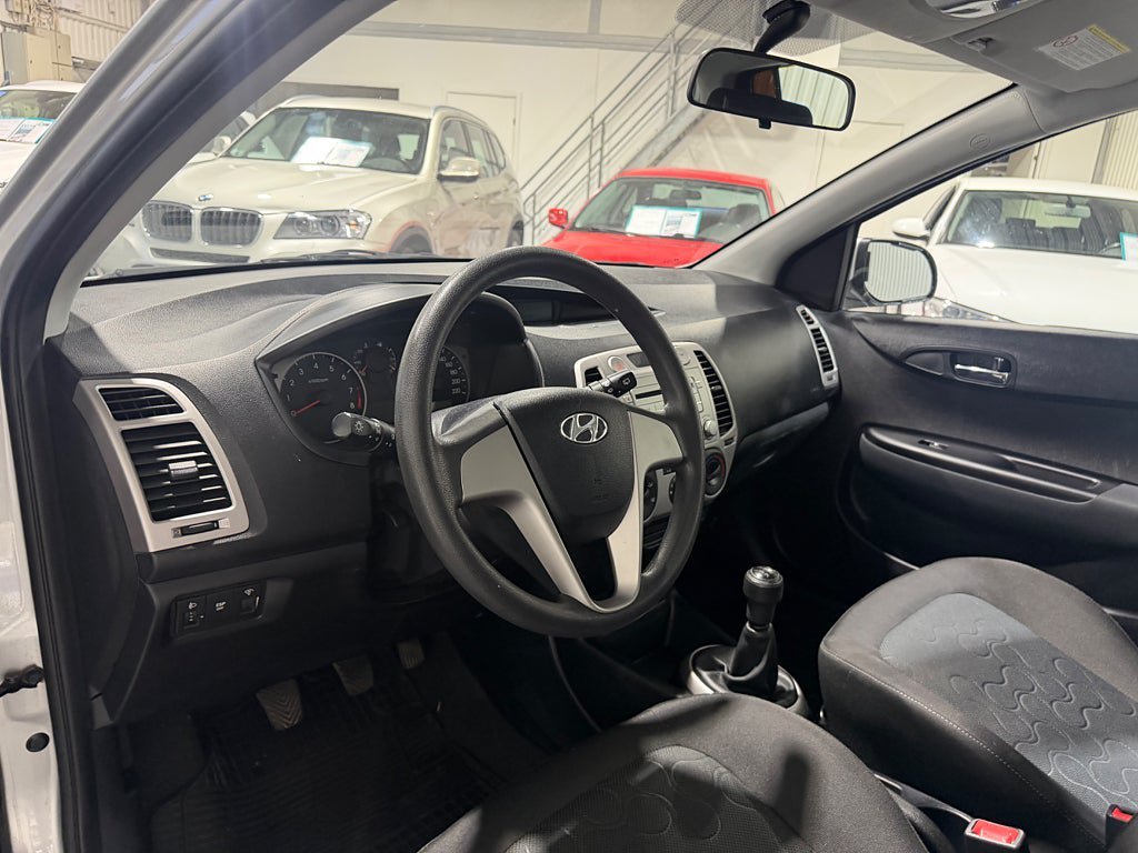Vehicle Image 13