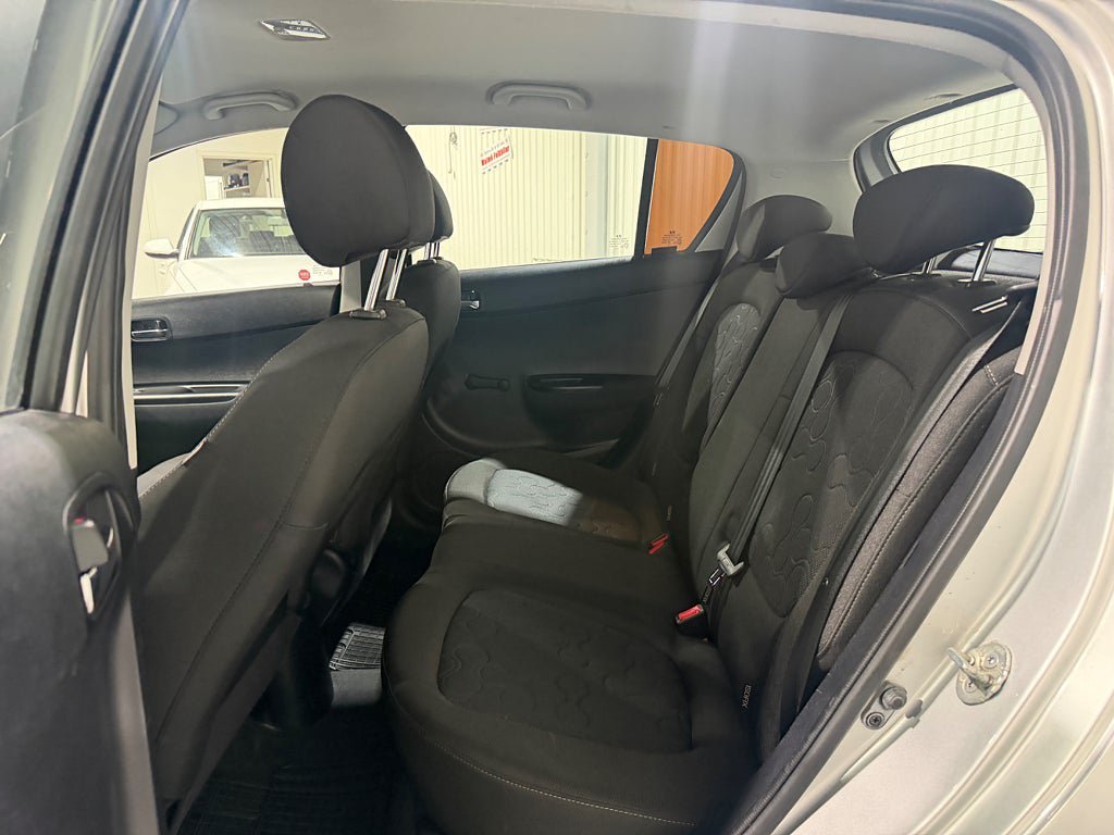 Vehicle Image 14