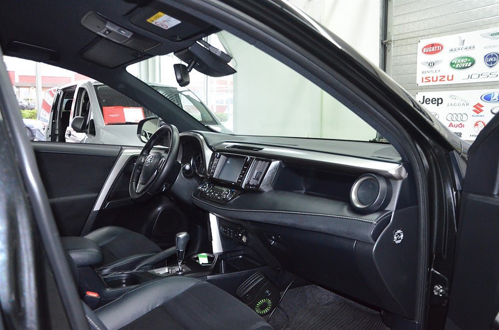 Vehicle Image 7