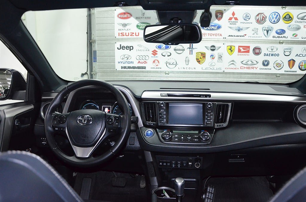 Vehicle Image 10