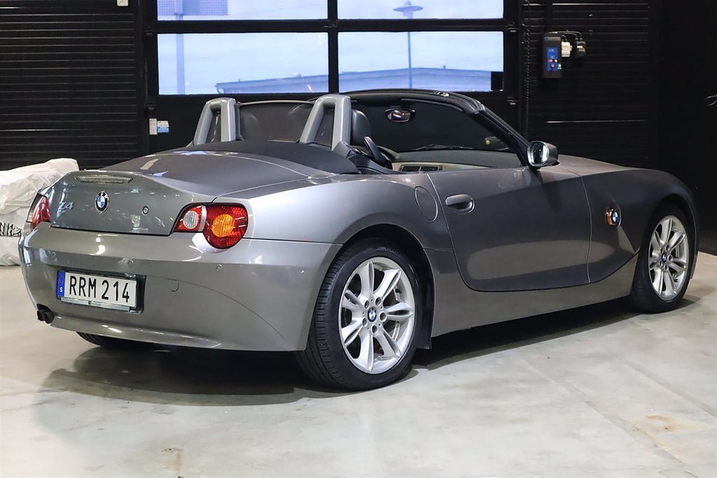 Vehicle Image 6