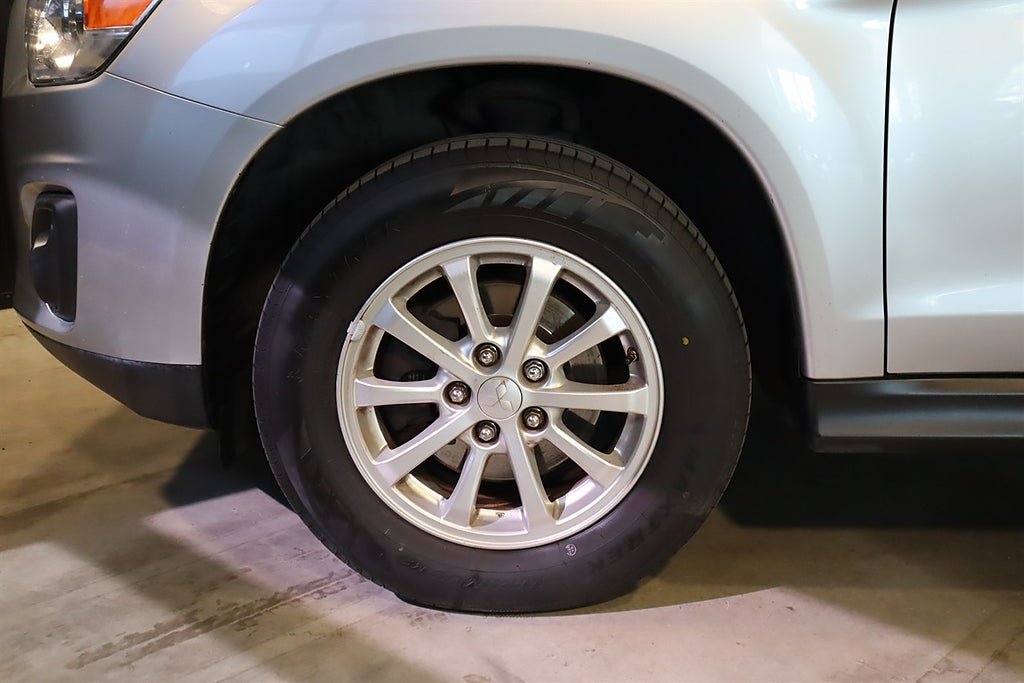 Vehicle Image 13
