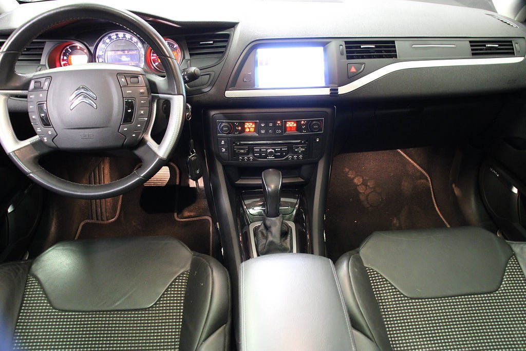 Vehicle Image 16