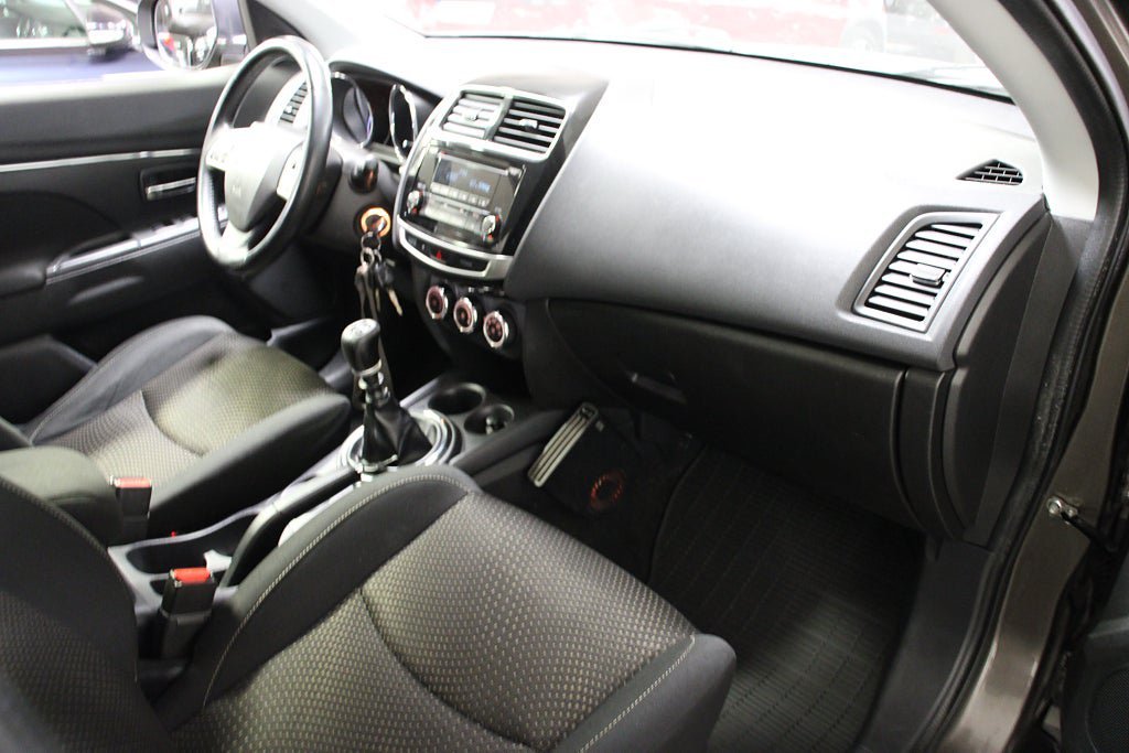 Vehicle Image 13
