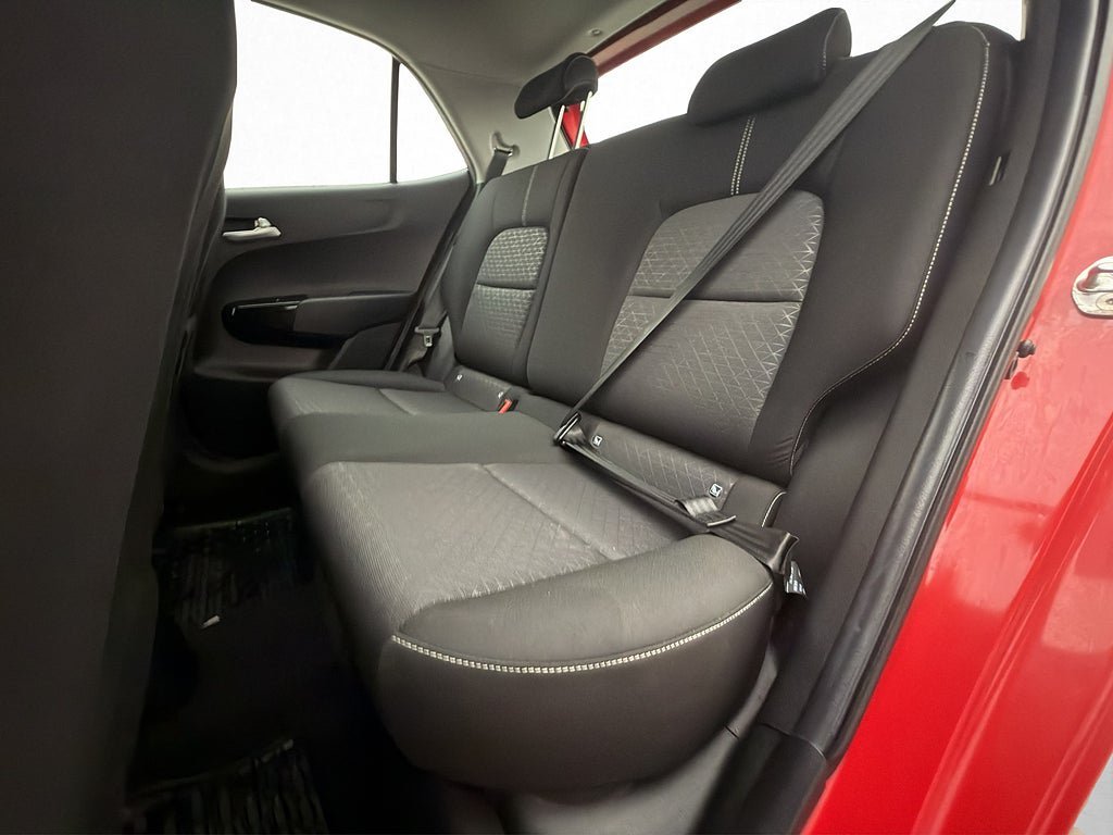 Vehicle Image 16