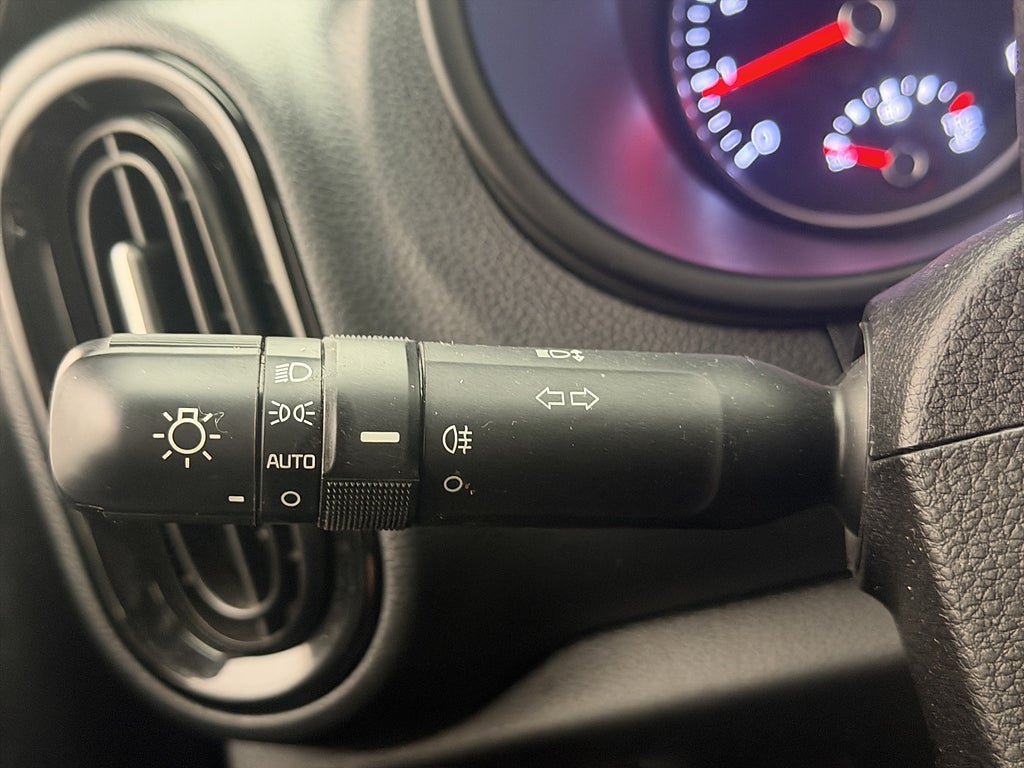 Vehicle Image 25