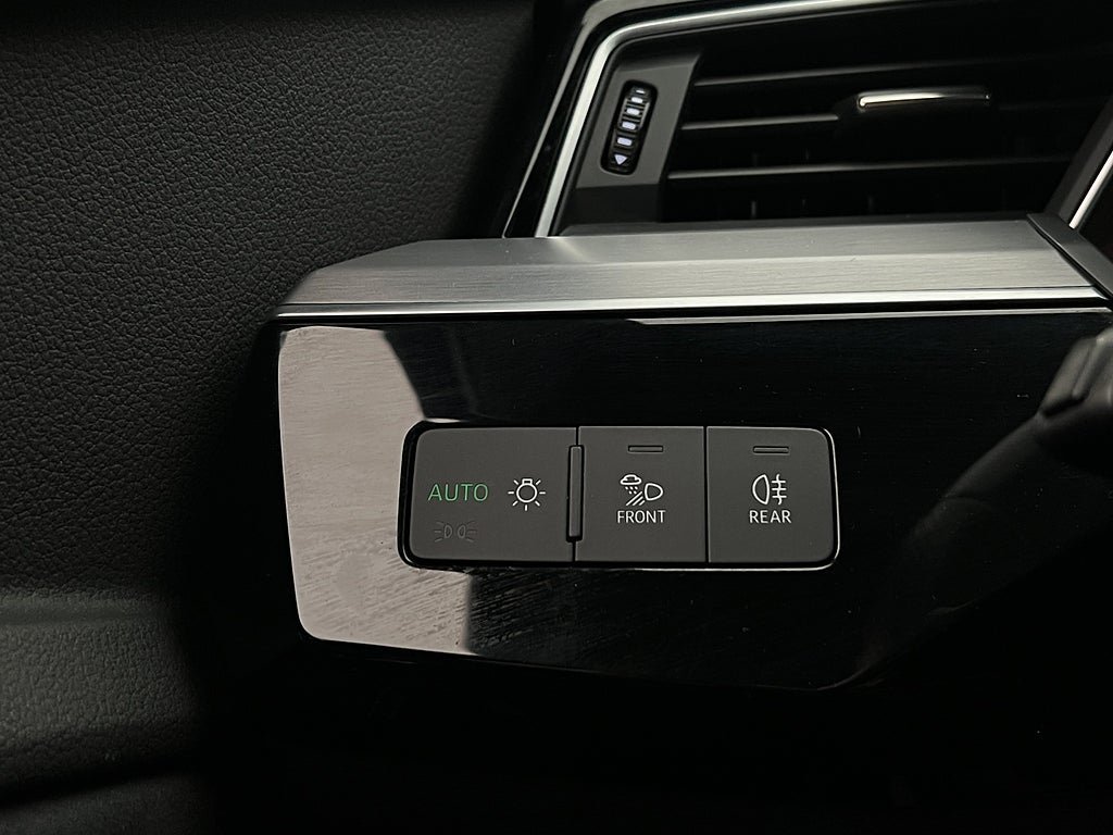 Vehicle Image 33