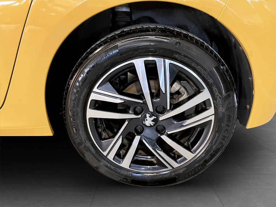 Vehicle Image 15
