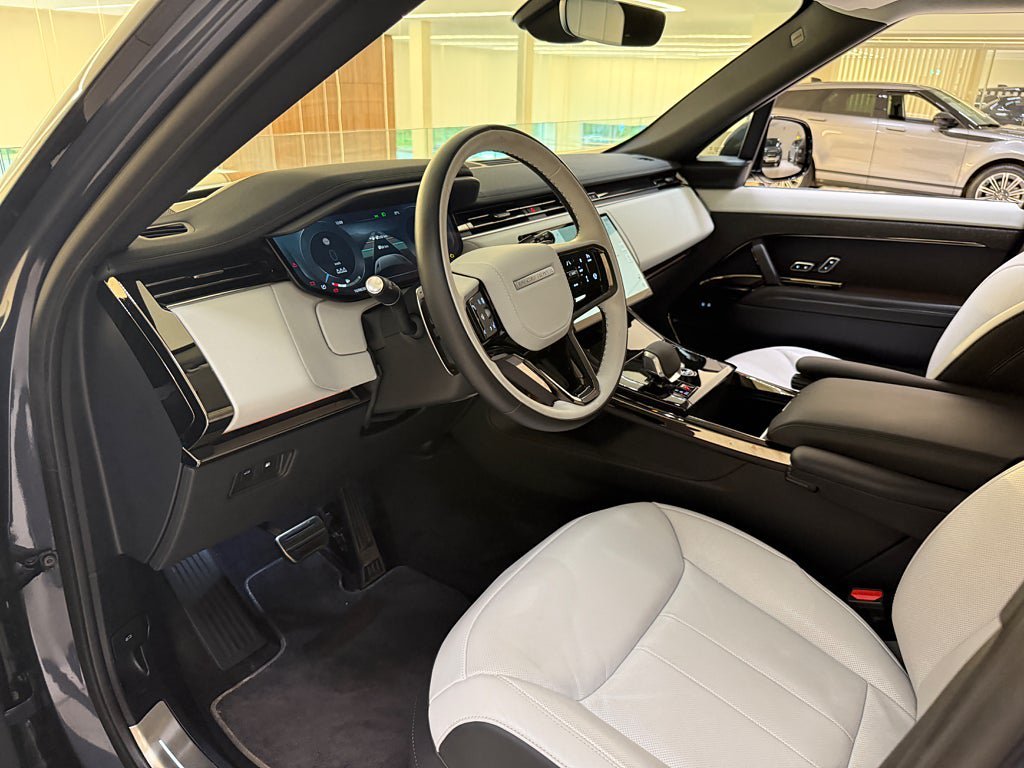 Vehicle Image 9