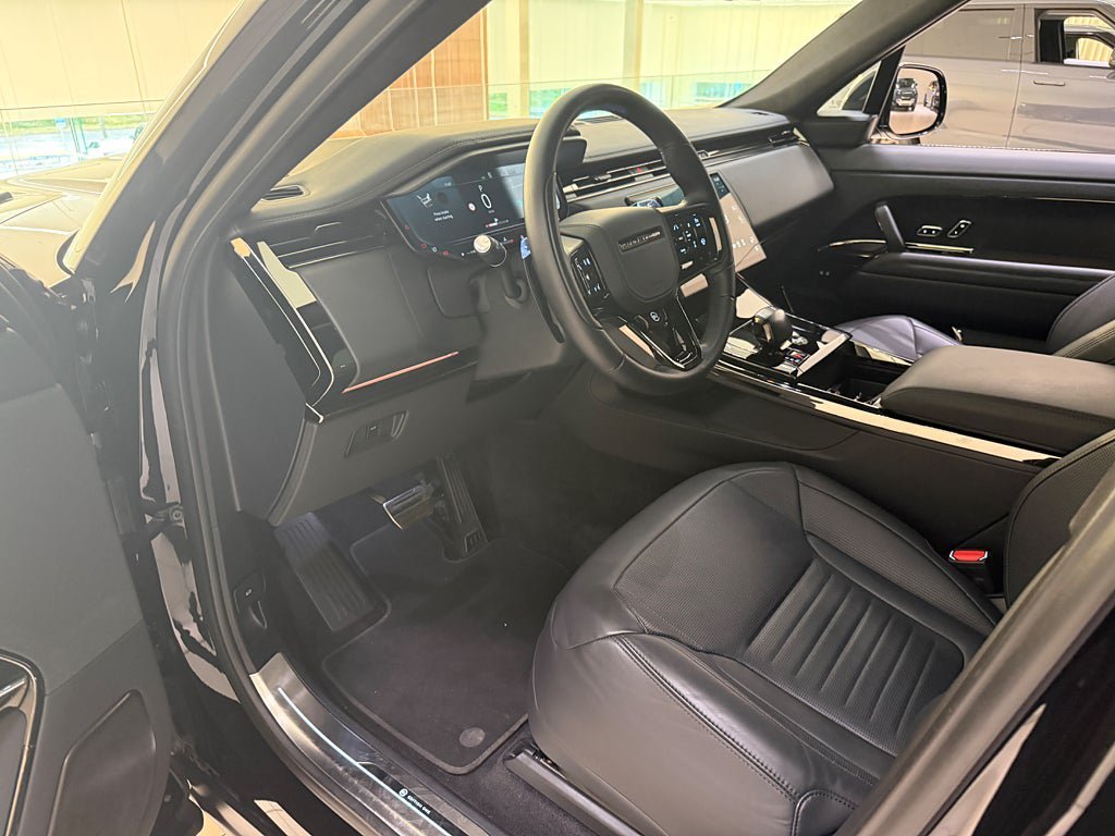 Vehicle Image 9