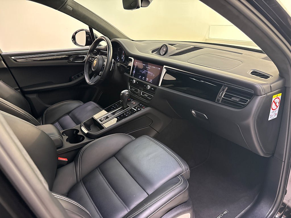 Vehicle Image 17