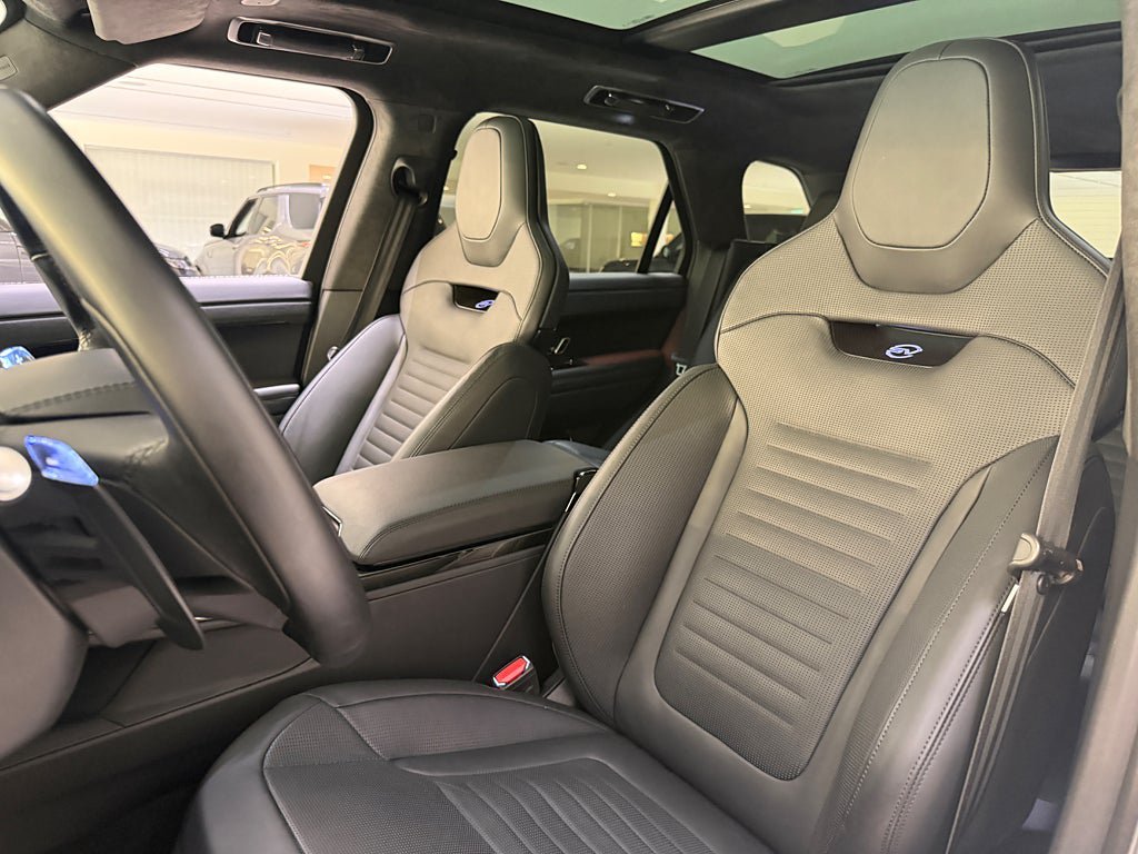 Vehicle Image 10
