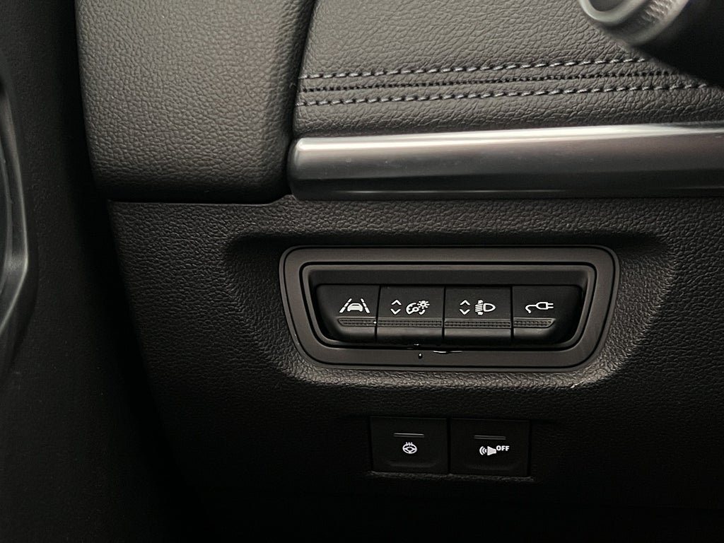 Vehicle Image 25