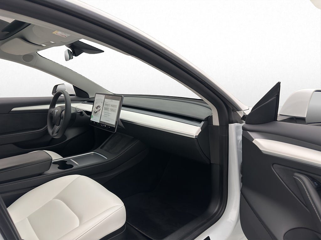 Vehicle Image 23