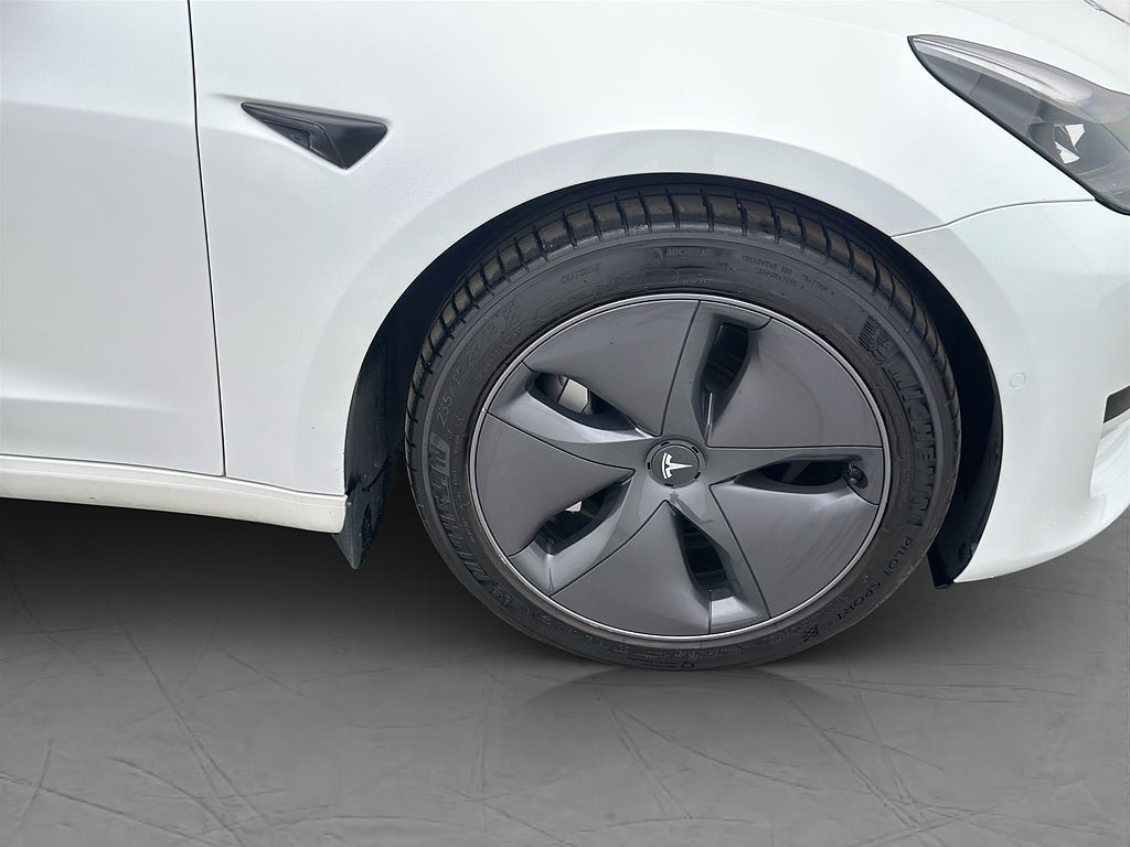 Vehicle Image 32