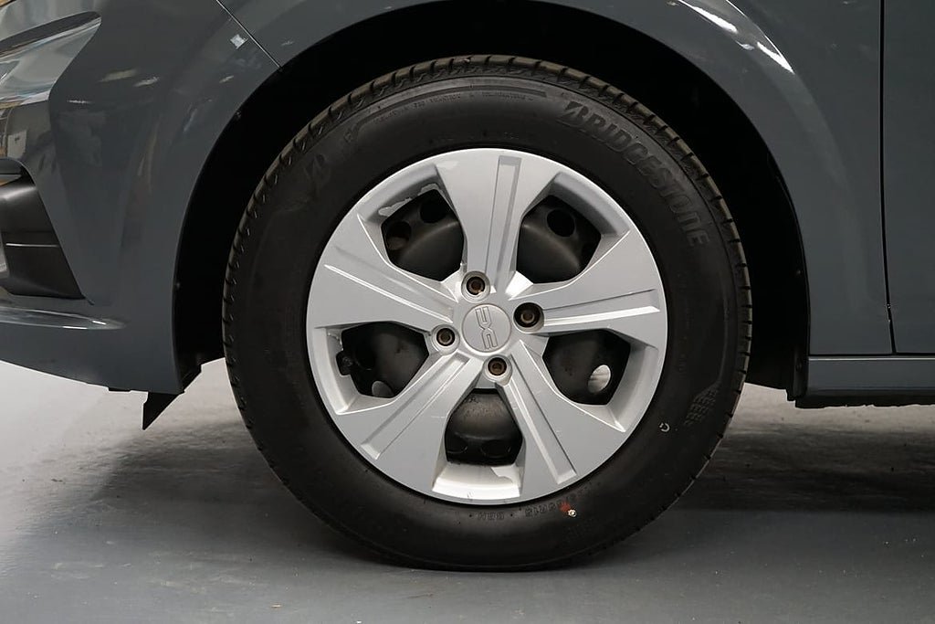 Vehicle Image 14
