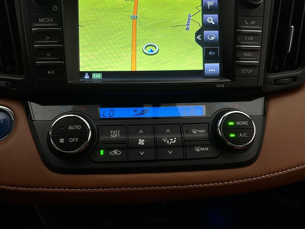 Vehicle Image 25