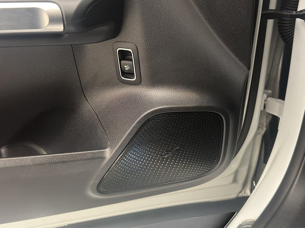 Vehicle Image 17